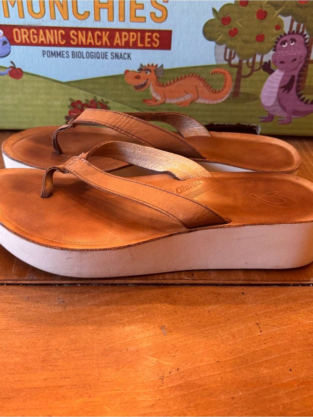 Olukai womens Mala’e leather platform wedge sandals flip flops tan/cream 8 - Picture 2 of 6